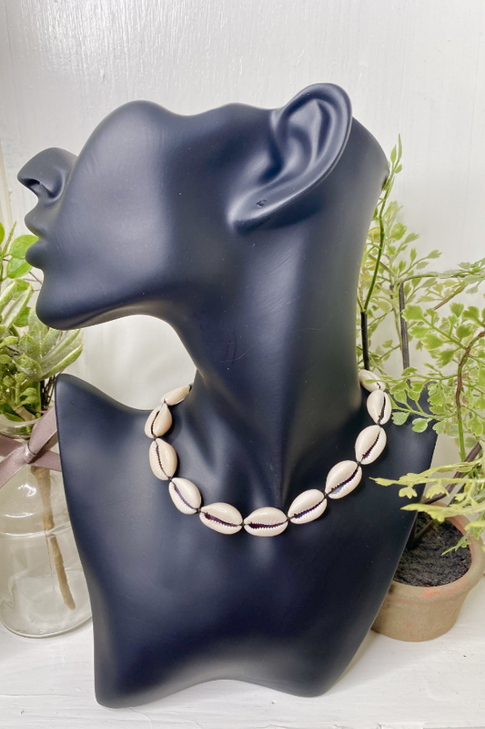 COWRY CHOKER